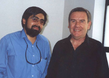 O jornalista Cristián Riffo (à esq.) e o general Hernán Gabrielli Rojas. (Foto: cortesia Terra OVNIs) (Click para ampliar)