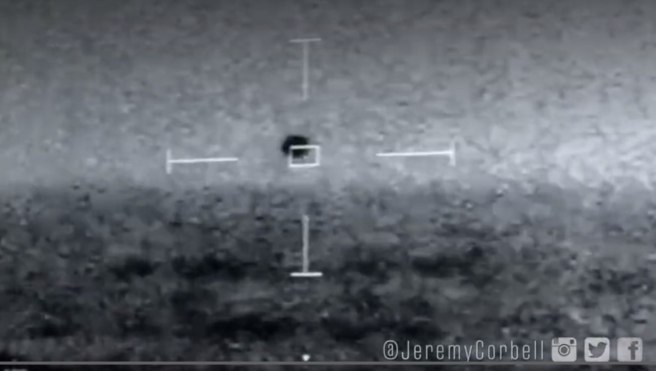 Novo vídeo divulgado por Jeremy Corbell mostra um UAP em forma de esfera, aparentemente a mesma que entra na agua ligada ao USS Omaha (Reprodução Mistery Wire/Instagram Jeremy Corbell)