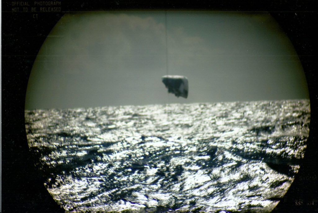 Reprodução digital original de uma das supostas fotos do submarino USS trepang (Reprodução: The Black Vault)