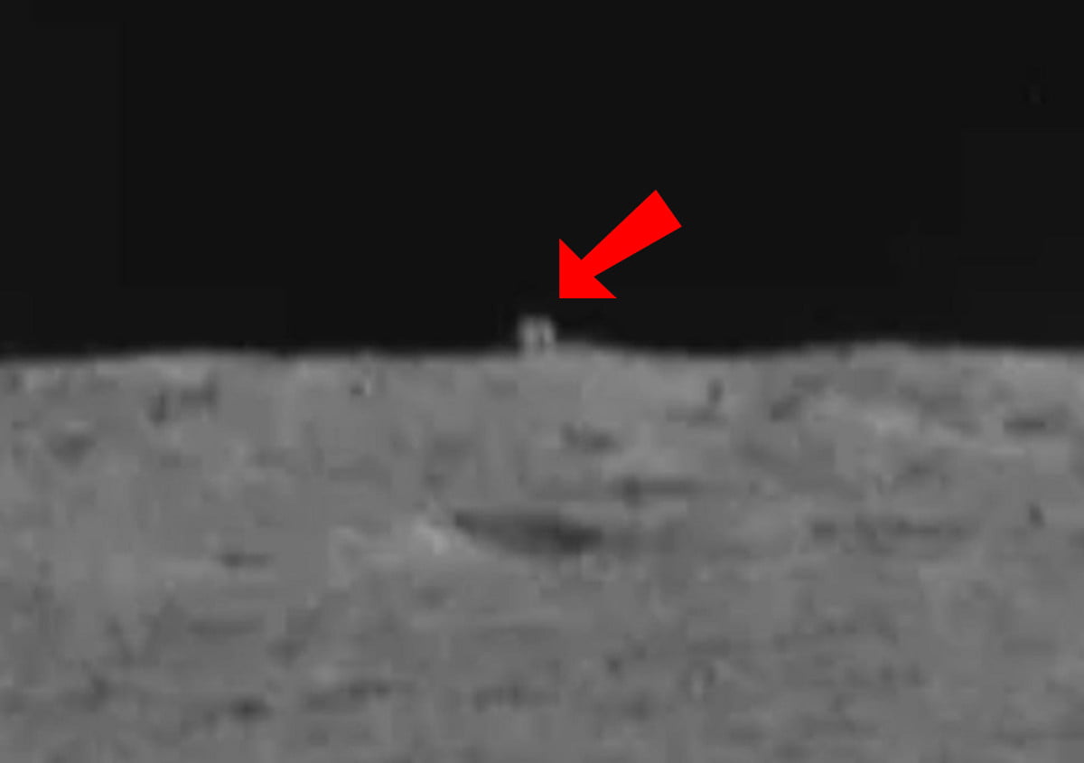 A curiosa estrutura na Lua registrada pelo rover Yutu-2 lembrando um cubo ganhou o apelido de cabana misteriosa (Foto: Agência Espacial Chinesa -CNSA)