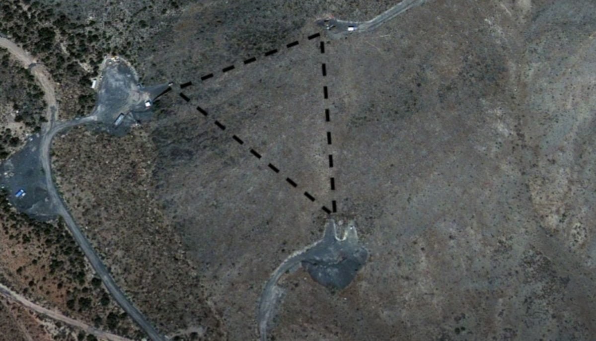Supostas novas entradas da Área 51 (Reprodução/Youtube/Google Earth)