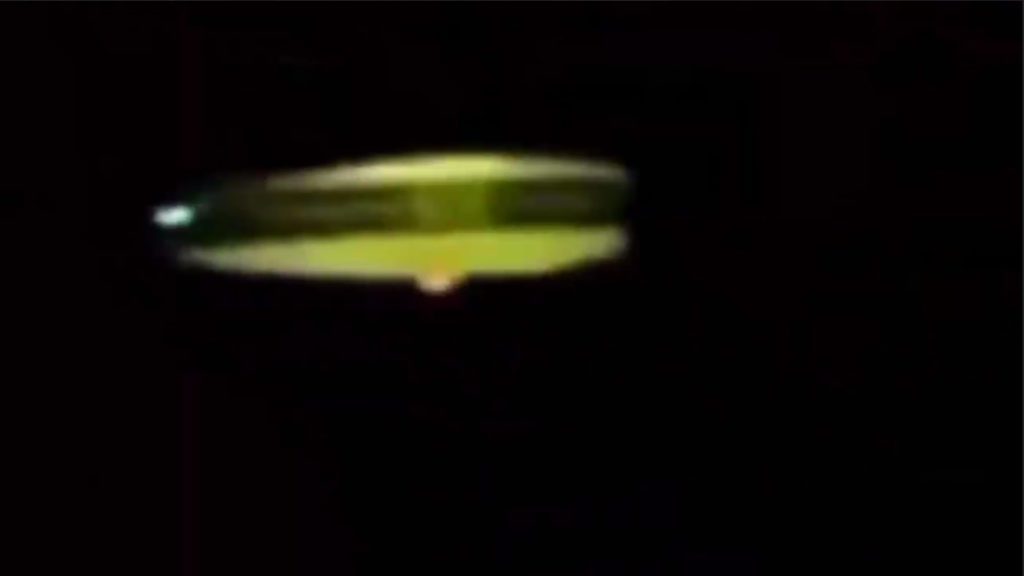 A imagem de um dirigível obtida no México, em 2012, foi veiculada como um óvni na Ucrânia (reprodução, Youtube)