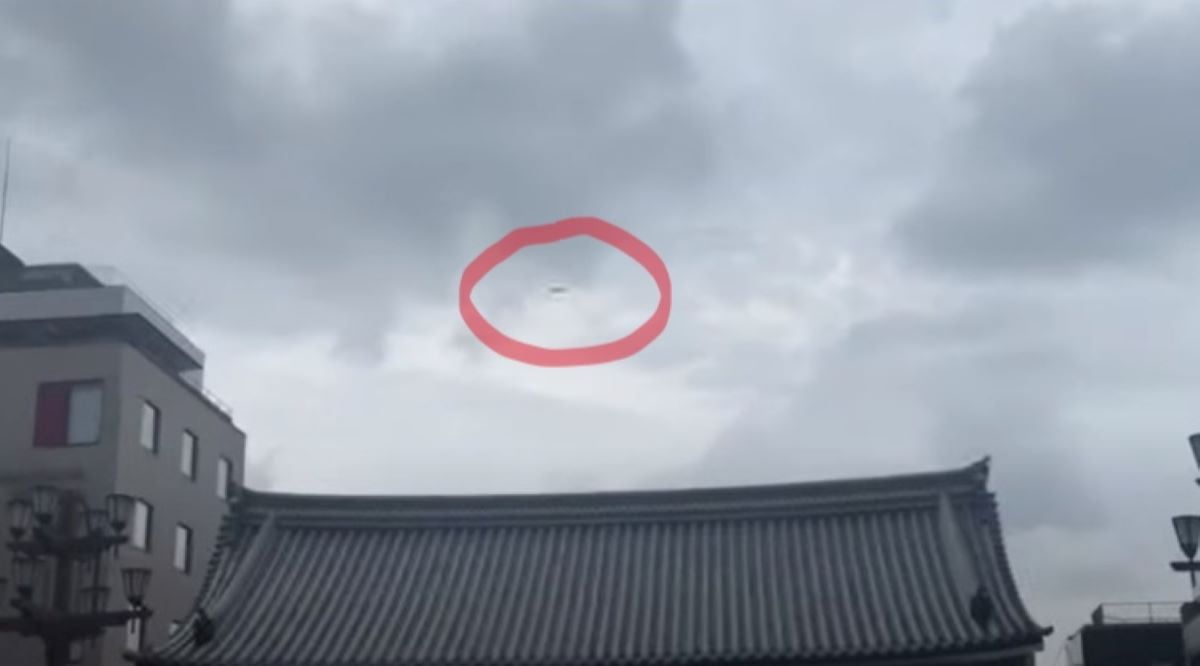 UFO emite campo de energia em Tokyo?