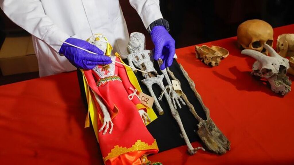 Bonecas com ossos de animais: análises de especialistas forenses do Peru revelam que Múmias de Nazca são fraudes (Foto Ministério da Cultura do Peru)